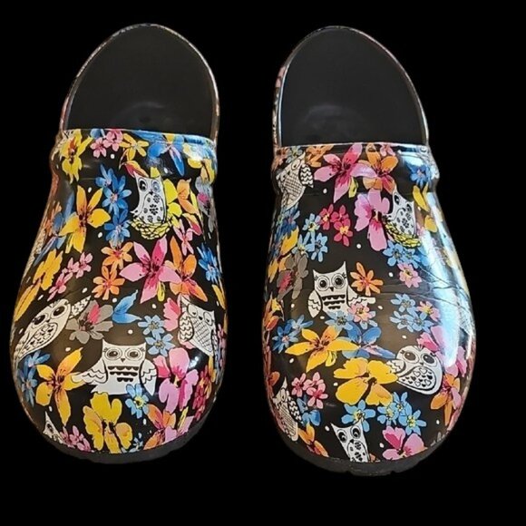 Anywear Other - Anywear Nurse Slip Resistant Owl Print closed back Clogs Women 11 Men  9 unisex